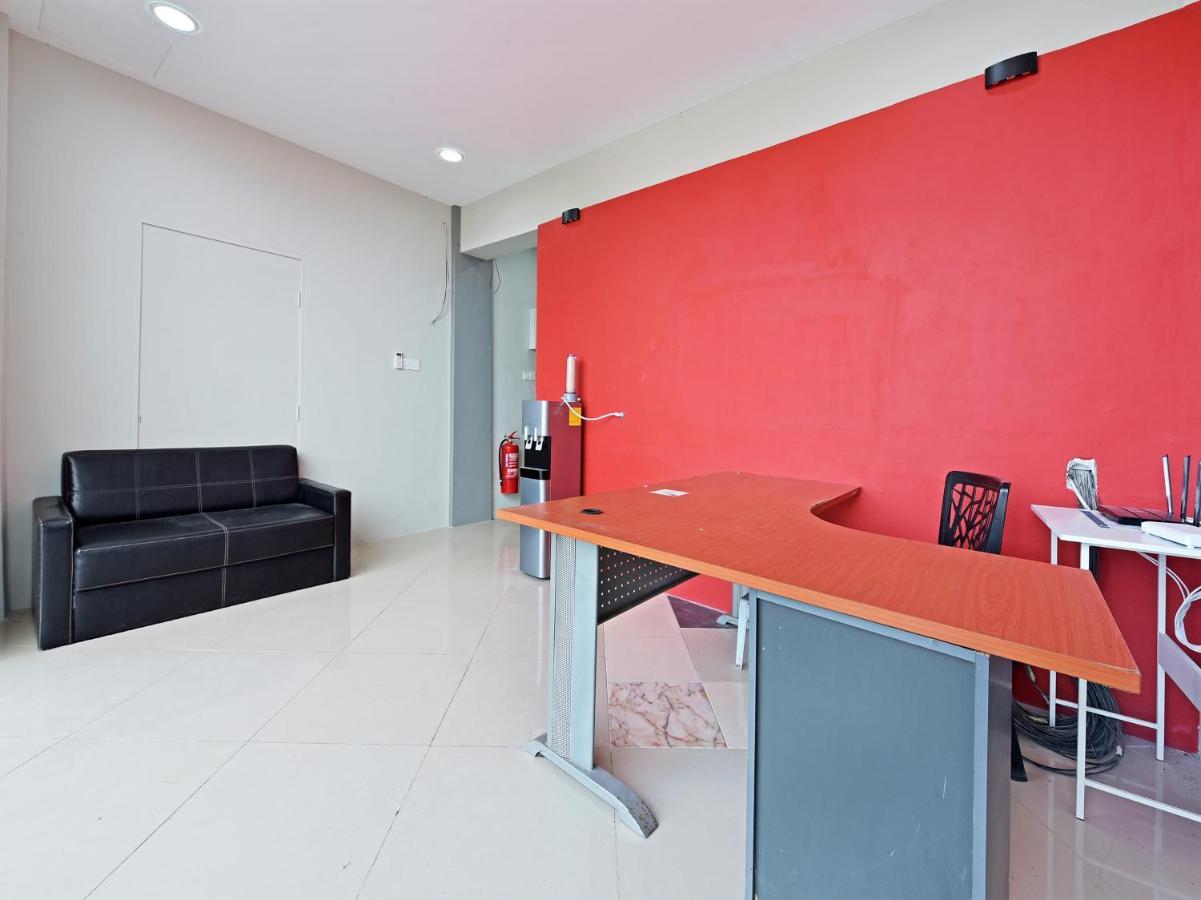 Oyo 90594 Hotel Casalink Paka Екстериор снимка