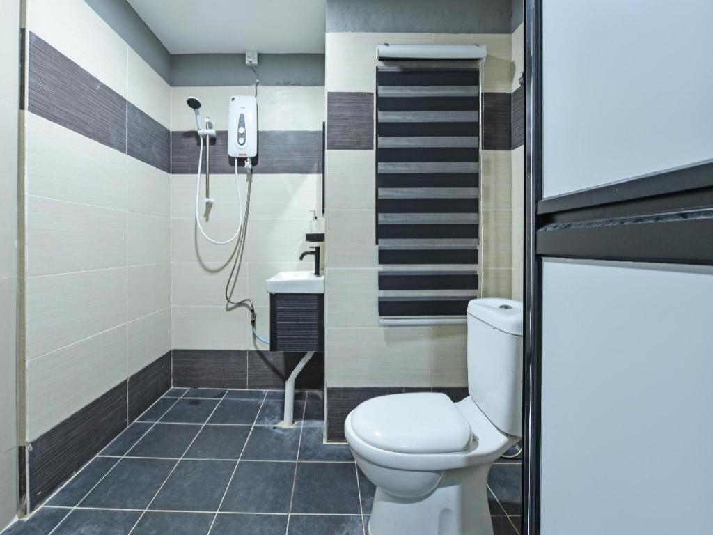 Oyo 90594 Hotel Casalink Paka Екстериор снимка