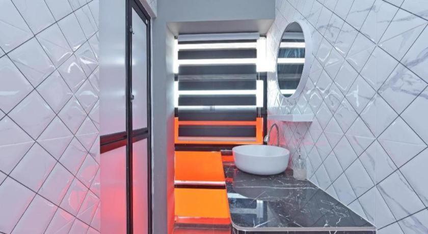Oyo 90594 Hotel Casalink Paka Екстериор снимка